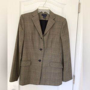 Womens fully lined plaid wool blazer in a size 8.